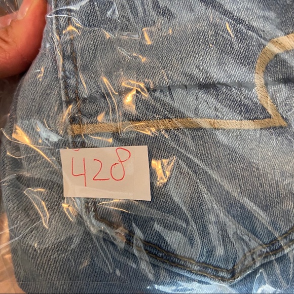 American Eagle super high rise distressed jeans - Picture 11 of 11